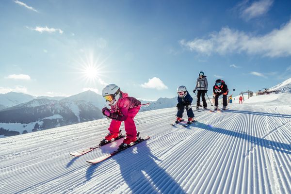 Skifahren mit der Familie © Alpbachtal Tourismus / shootandstyle.com
