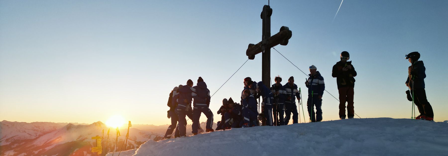 Traumstimmung beim Gipfelsieg - Skikurs Erwachsene
